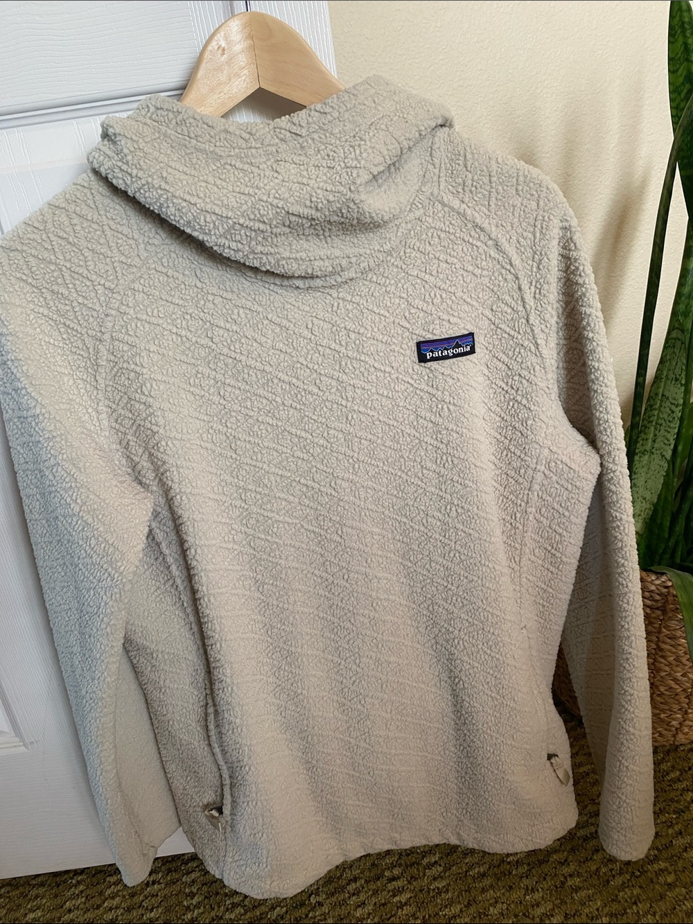 Patagonia Women's Cream Cowl Neck Fleece Pullover